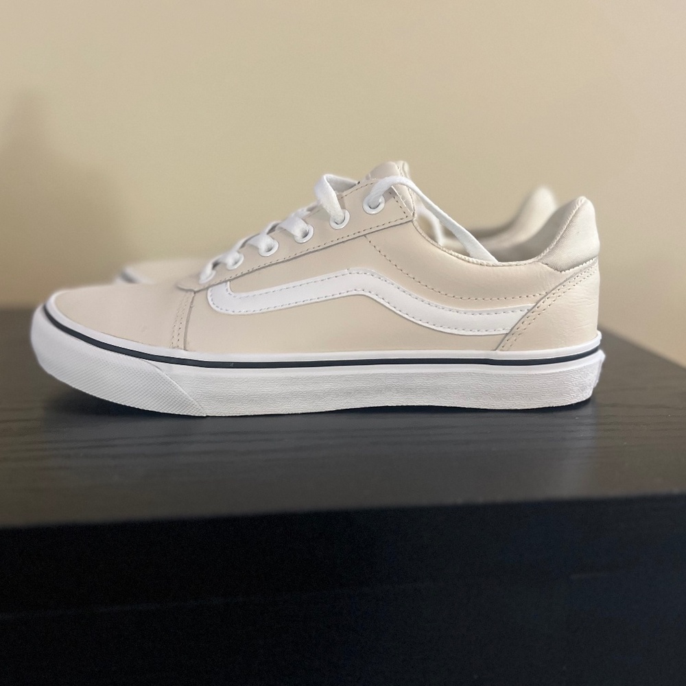 NEW women’s vans 10